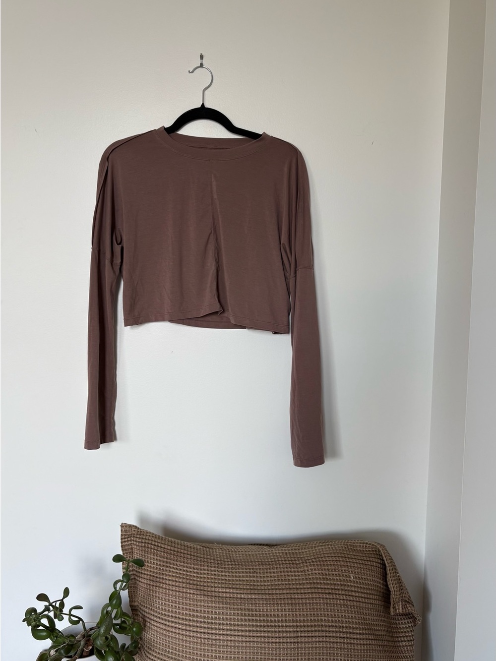 Cropped Long-Sleeve Tee in Dusty Mauve